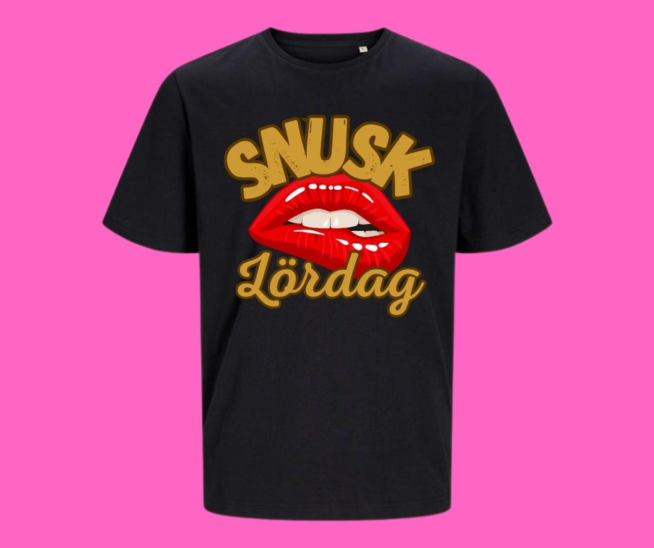 SNUSKLÖRDAG TSHIRT